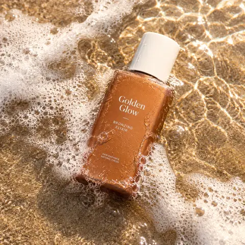 Bronzing Drops Bottle in Beach Surf Product Shot
